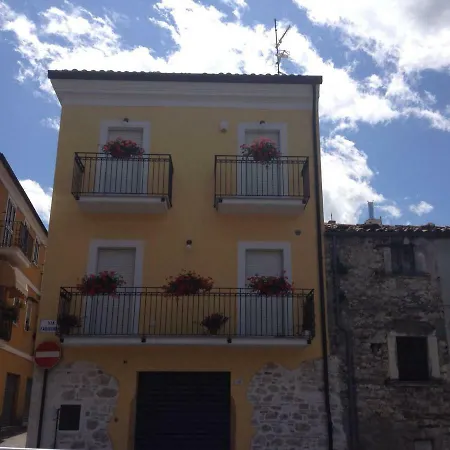 Casa Faricciola Feriehus